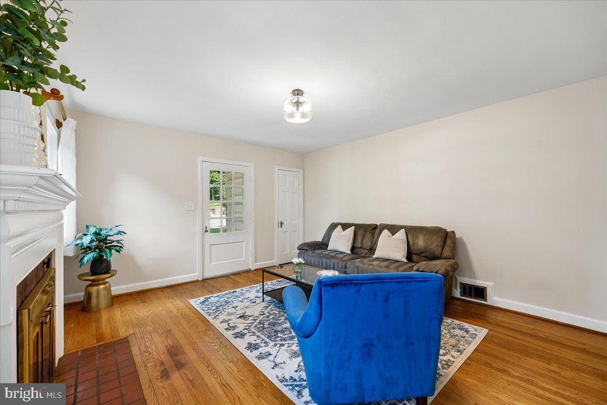 10404 Amherst Avenue photo 8