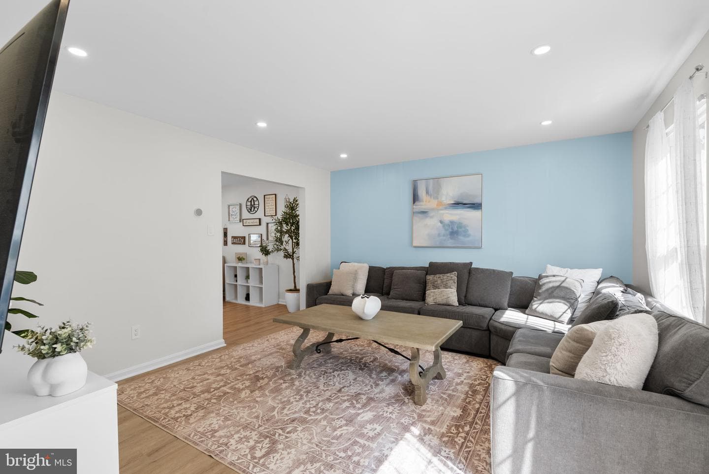 17505 Saint Theresa Drive photo 3