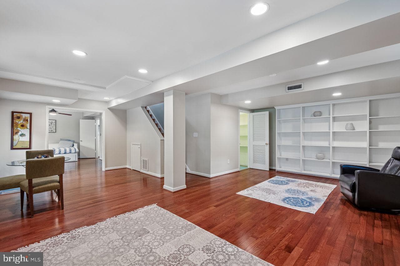 8429 Farrell Drive photo 25