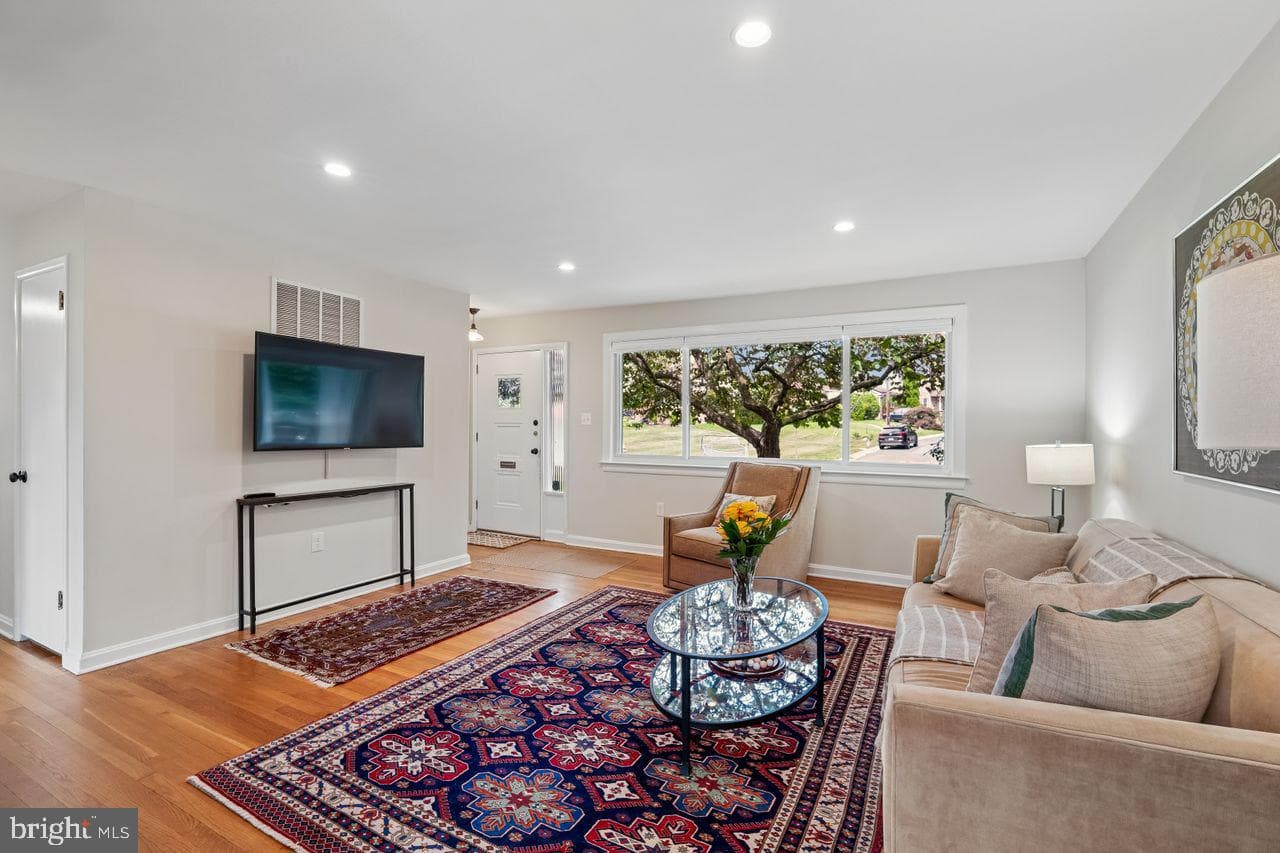 8429 Farrell Drive photo 3