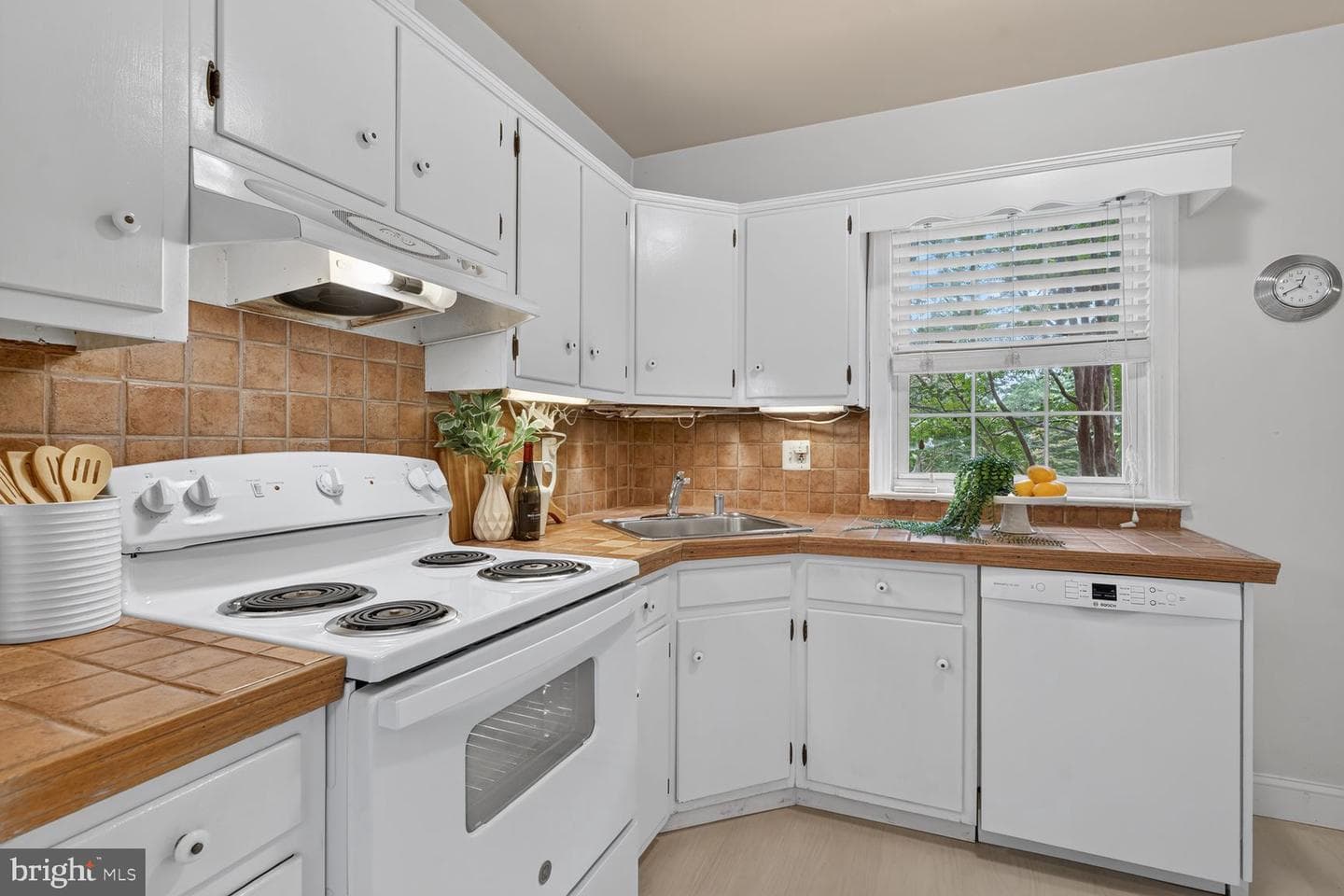 2030 Lanier Drive photo 8