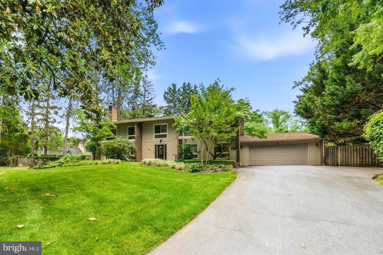 8566 Brickyard Road, Potomac