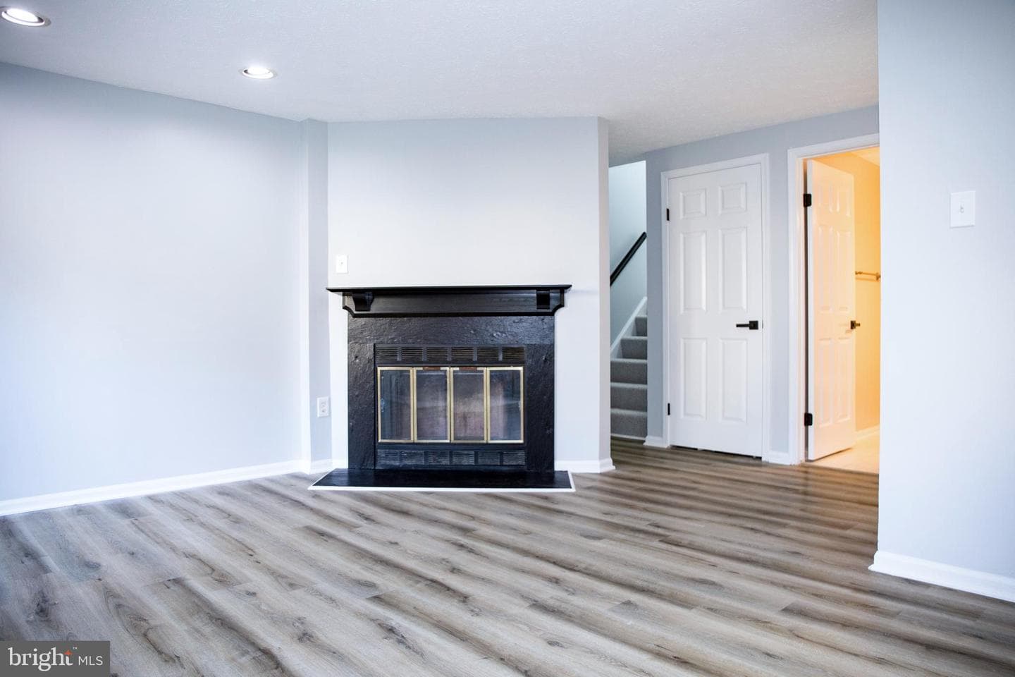 540 Palmtree Drive photo 4