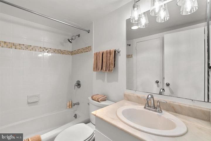 4242 East-West Highway #809 photo 6