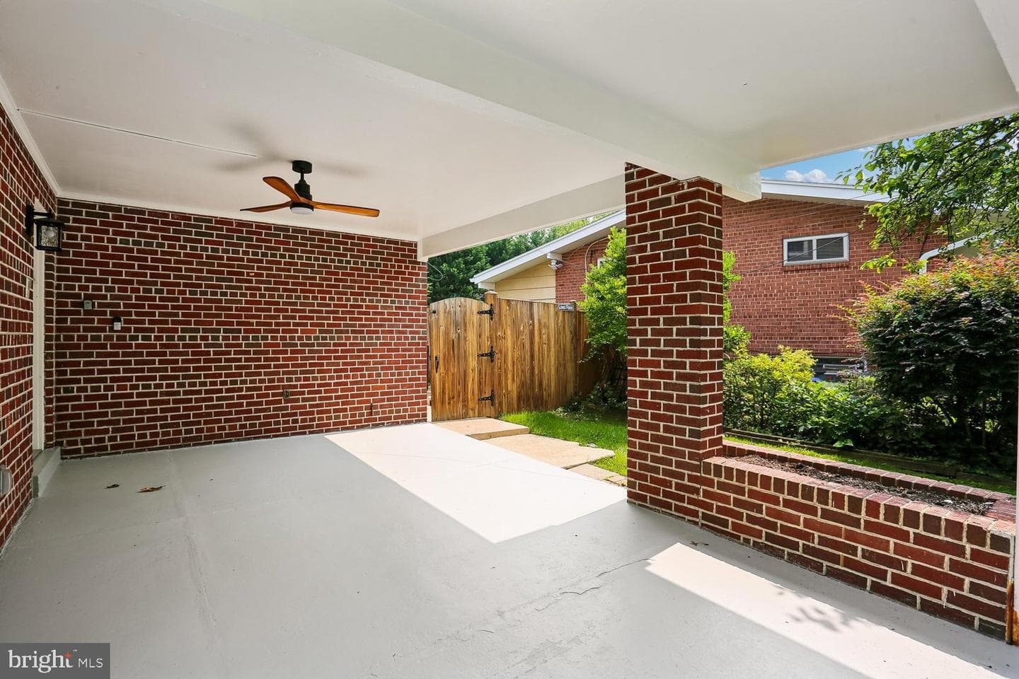 811 Kenbrook Drive photo 9