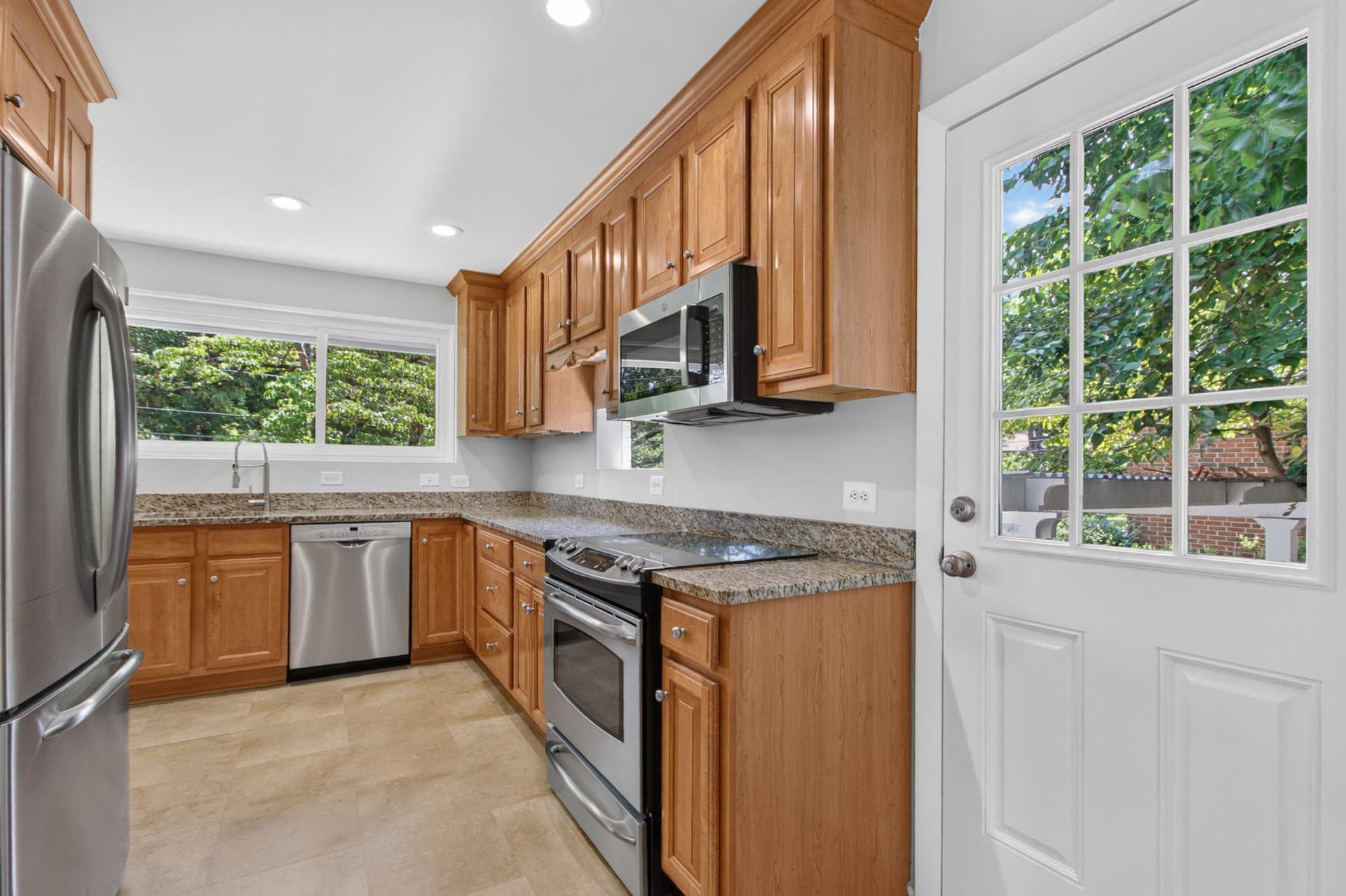 10228 Hatherleigh Dr photo 16