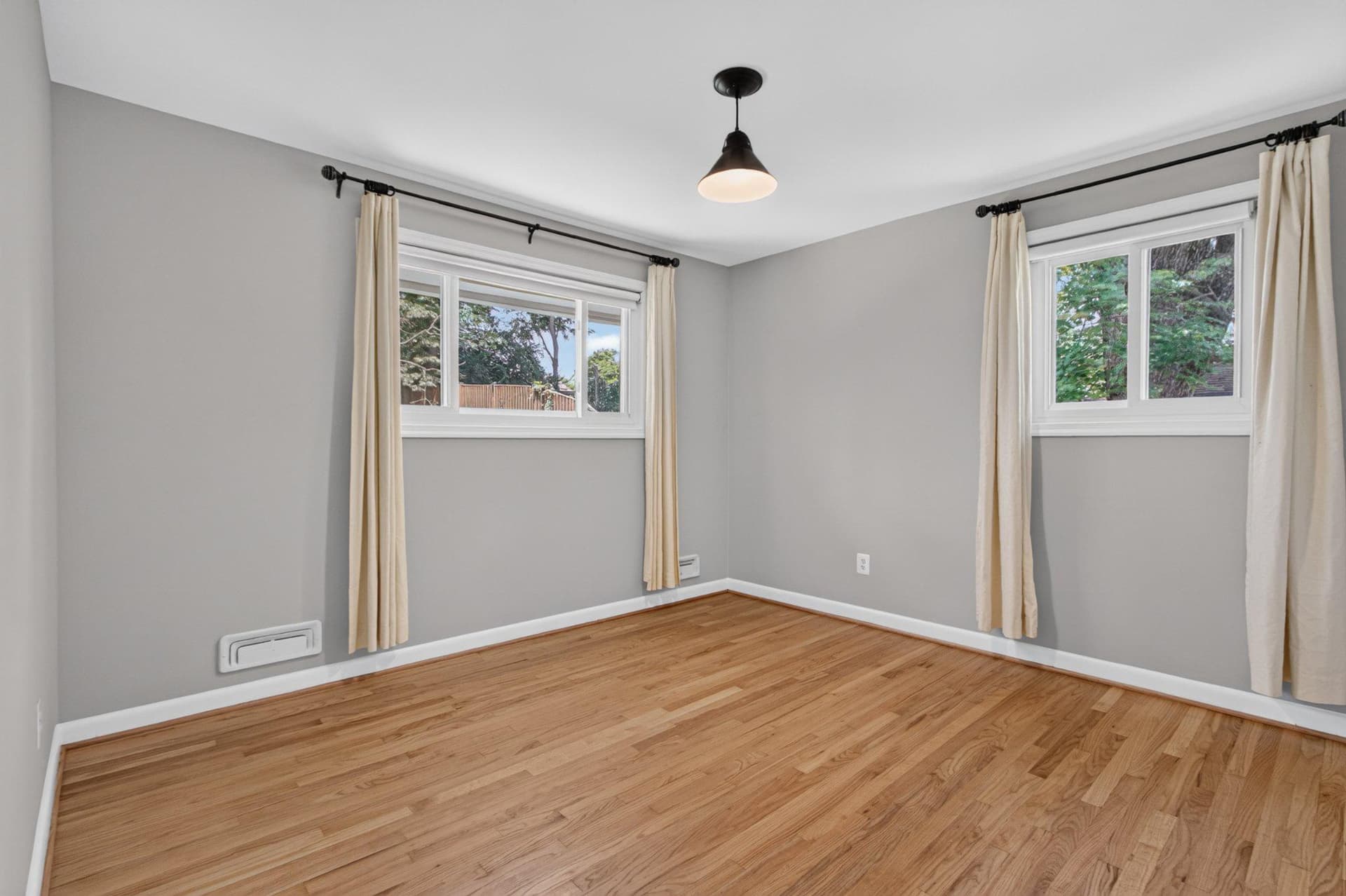 10228 Hatherleigh Dr photo 32