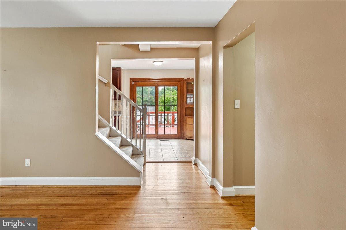 2806 Hardy Avenue photo 4