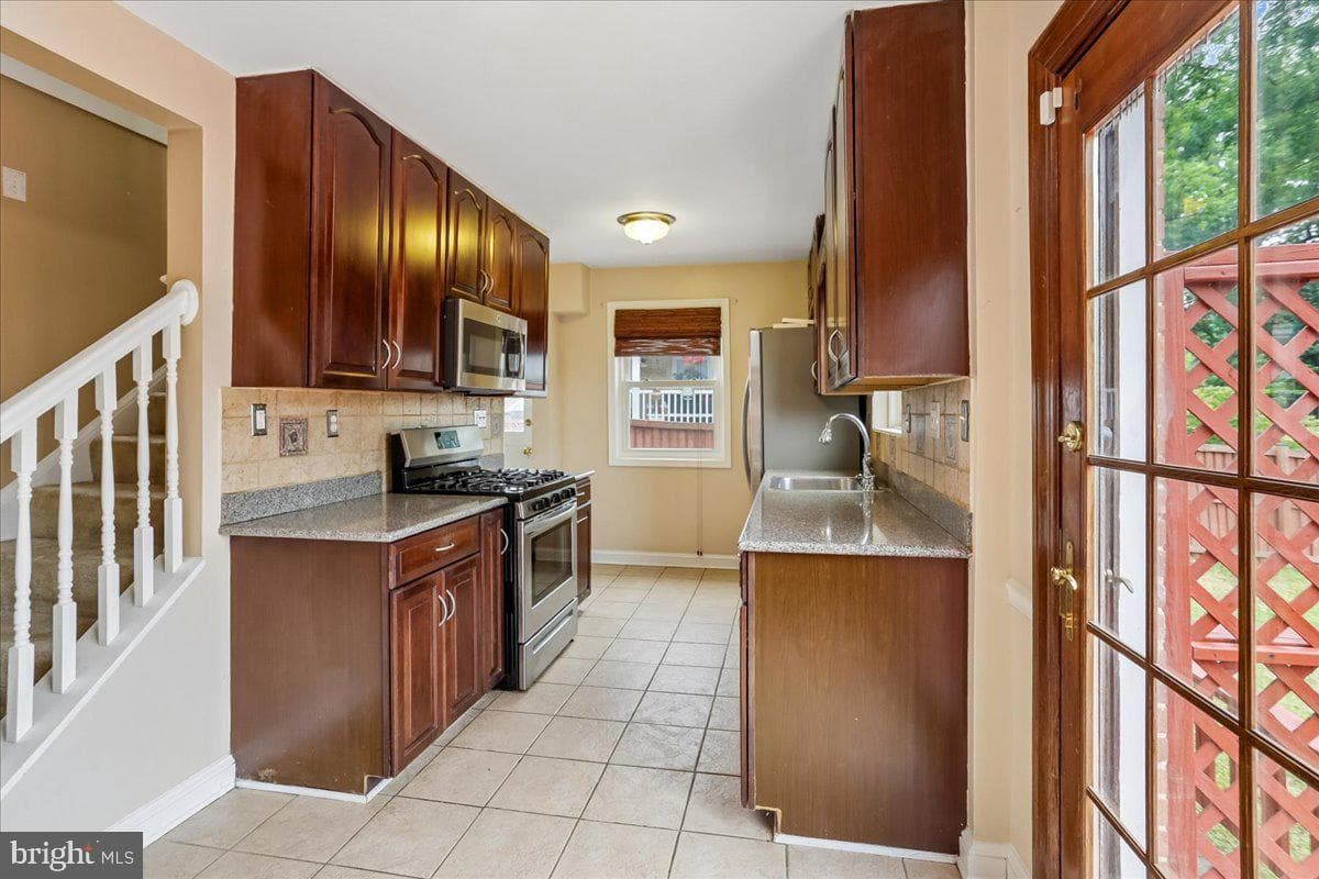 2806 Hardy Avenue photo 6