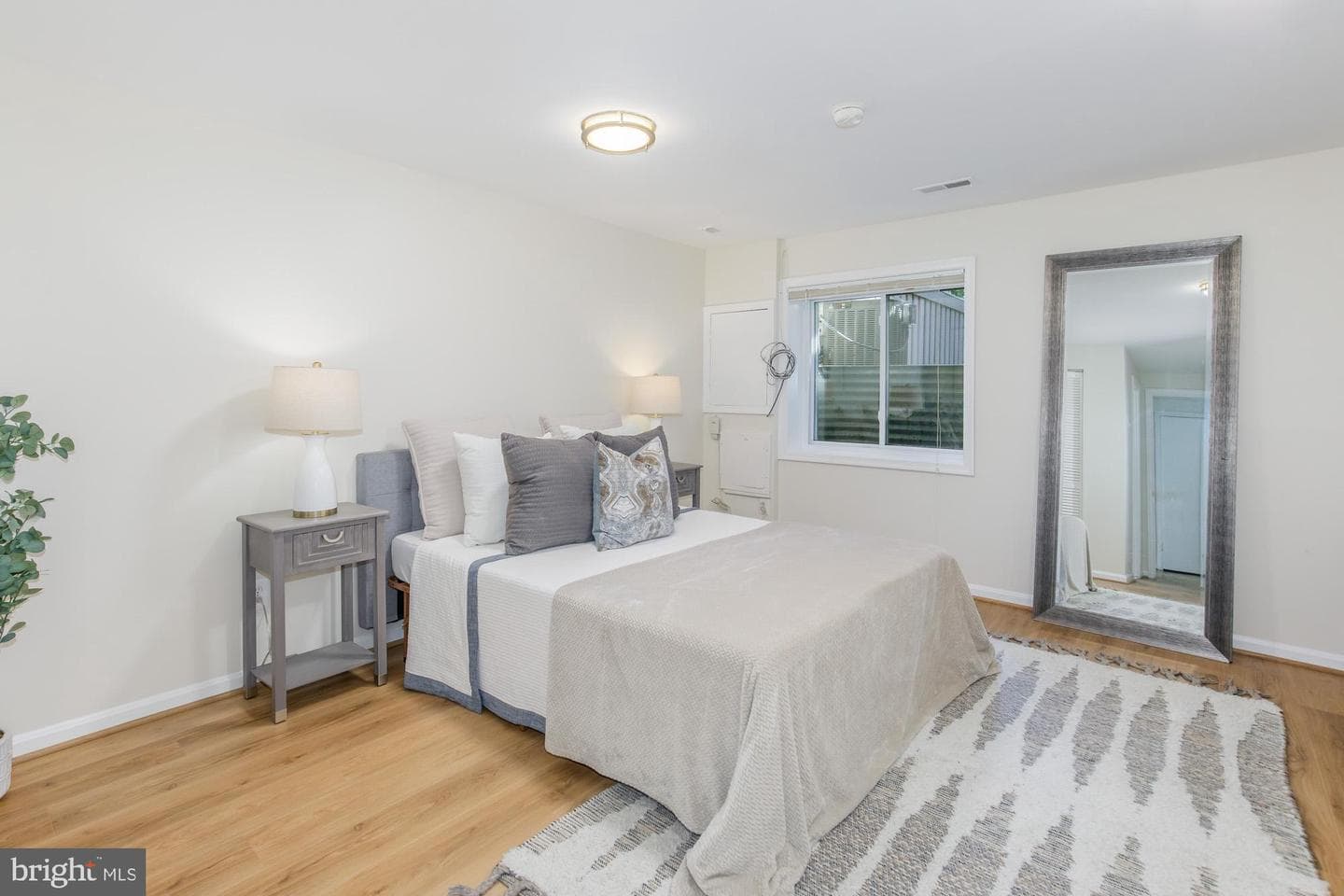 20528 Strath Haven Drive photo 13