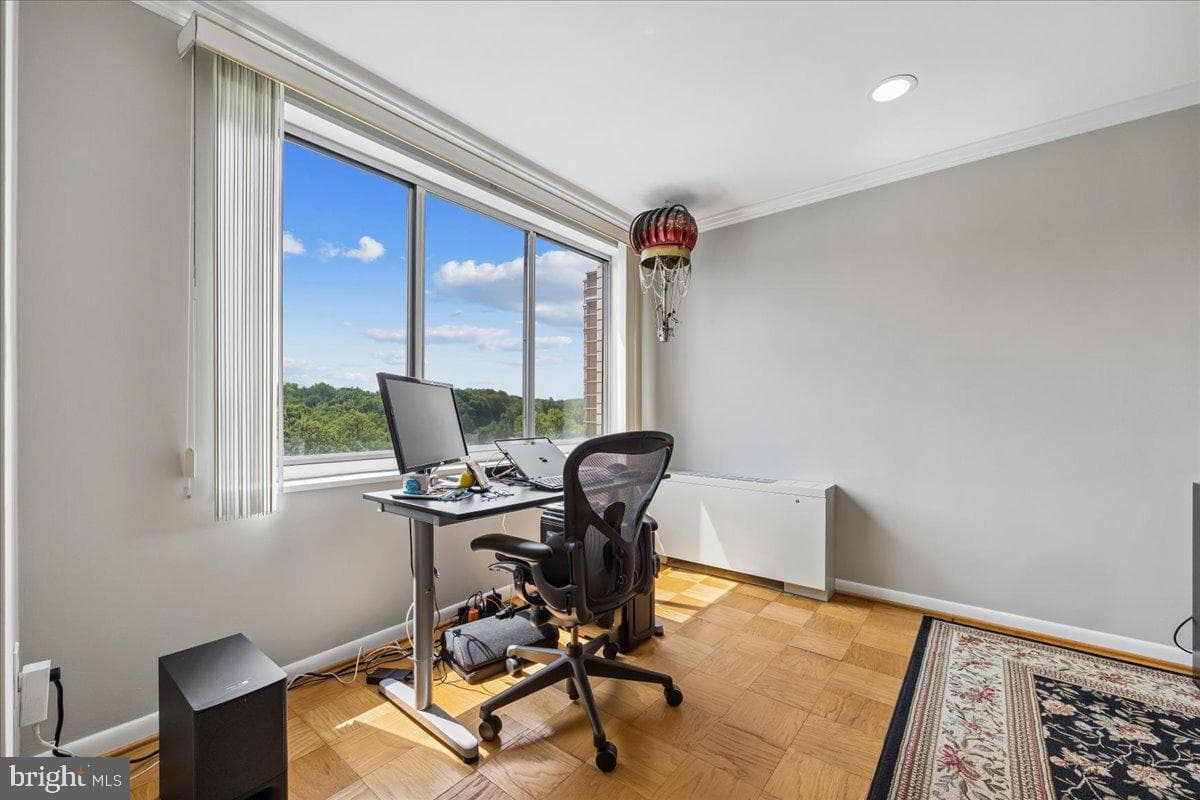 10201 Grosvenor Place #1009 photo 7