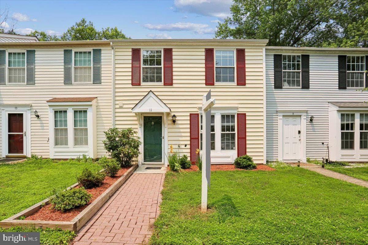 11 Teaneck Court photo 1