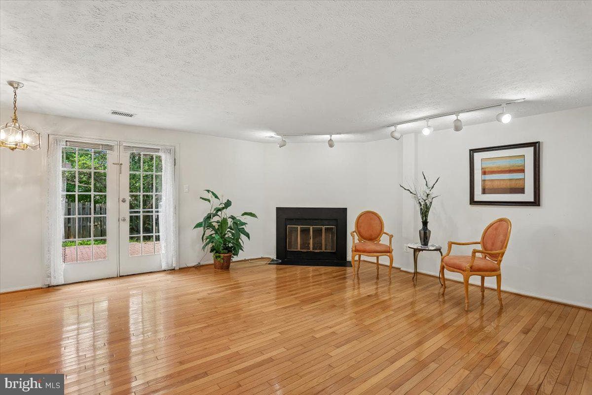 11 Teaneck Court photo 10