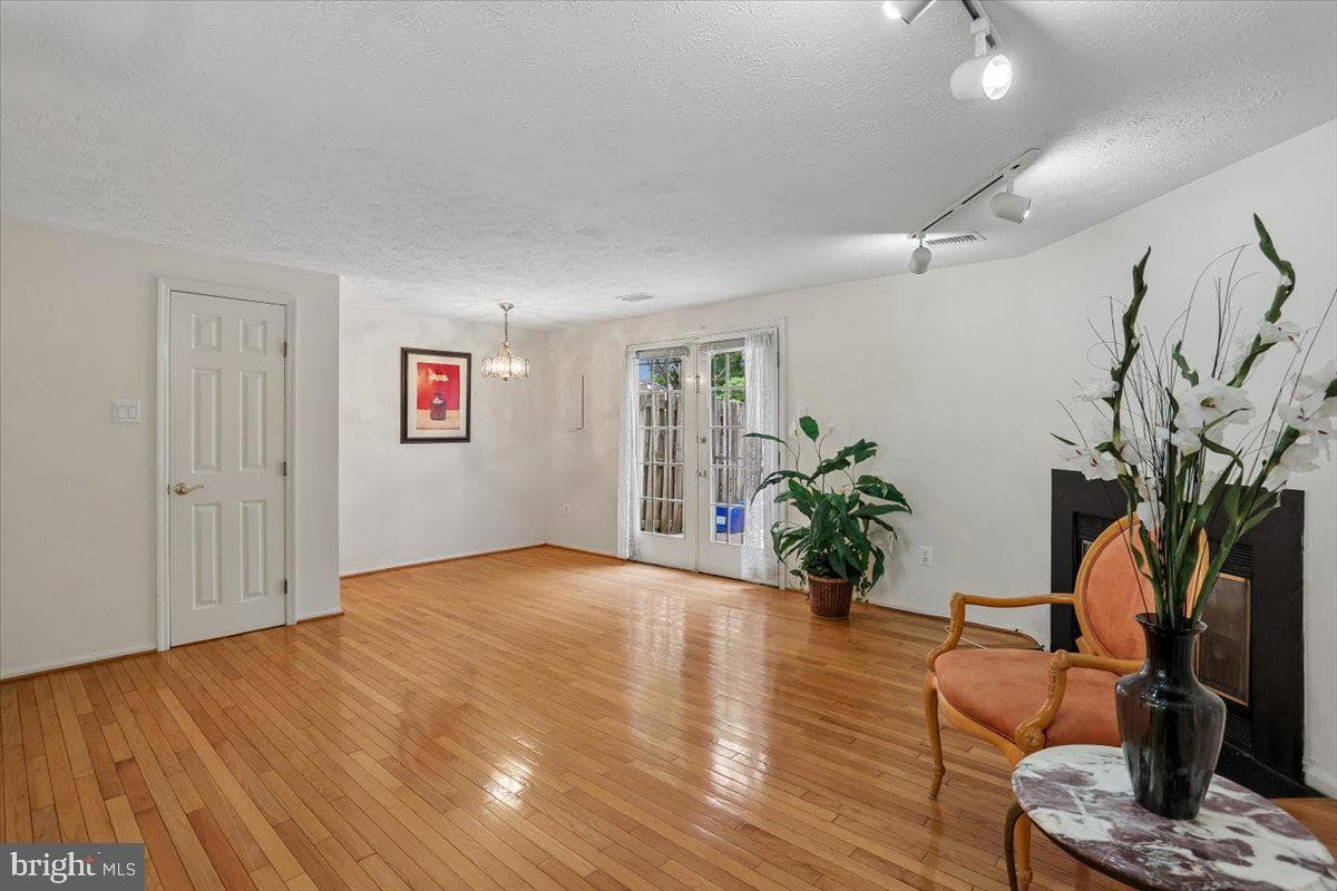 11 Teaneck Court photo 12