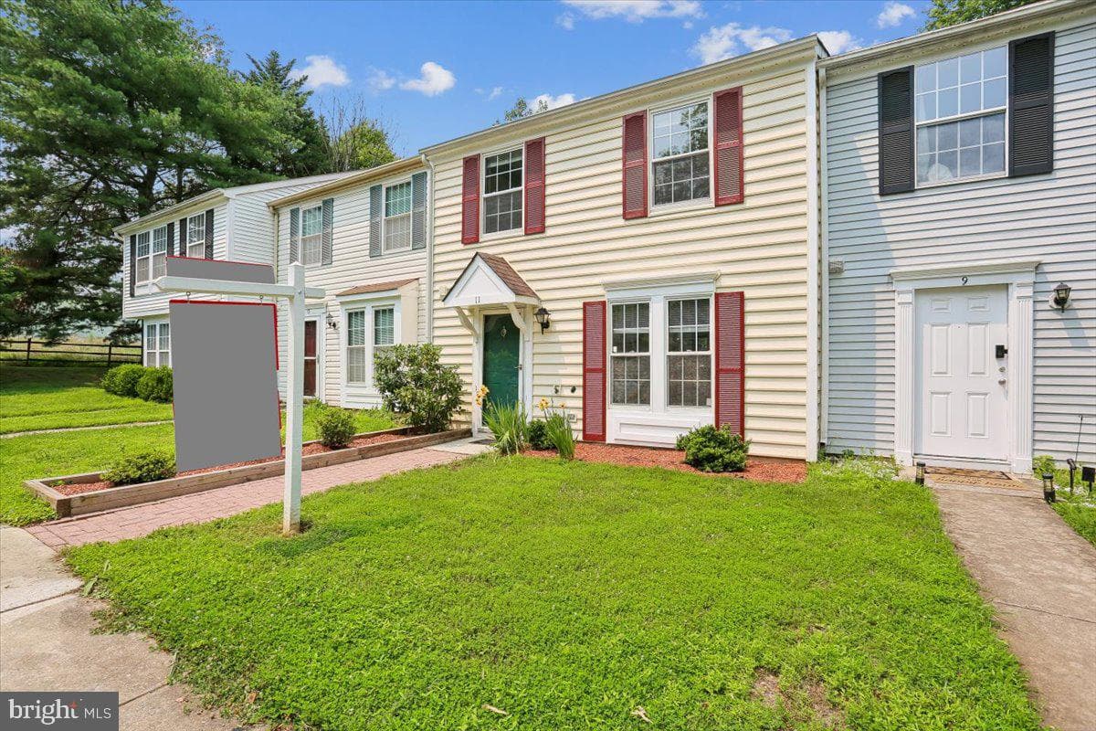 11 Teaneck Court photo 2