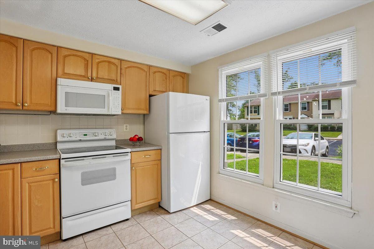 11 Teaneck Court photo 8