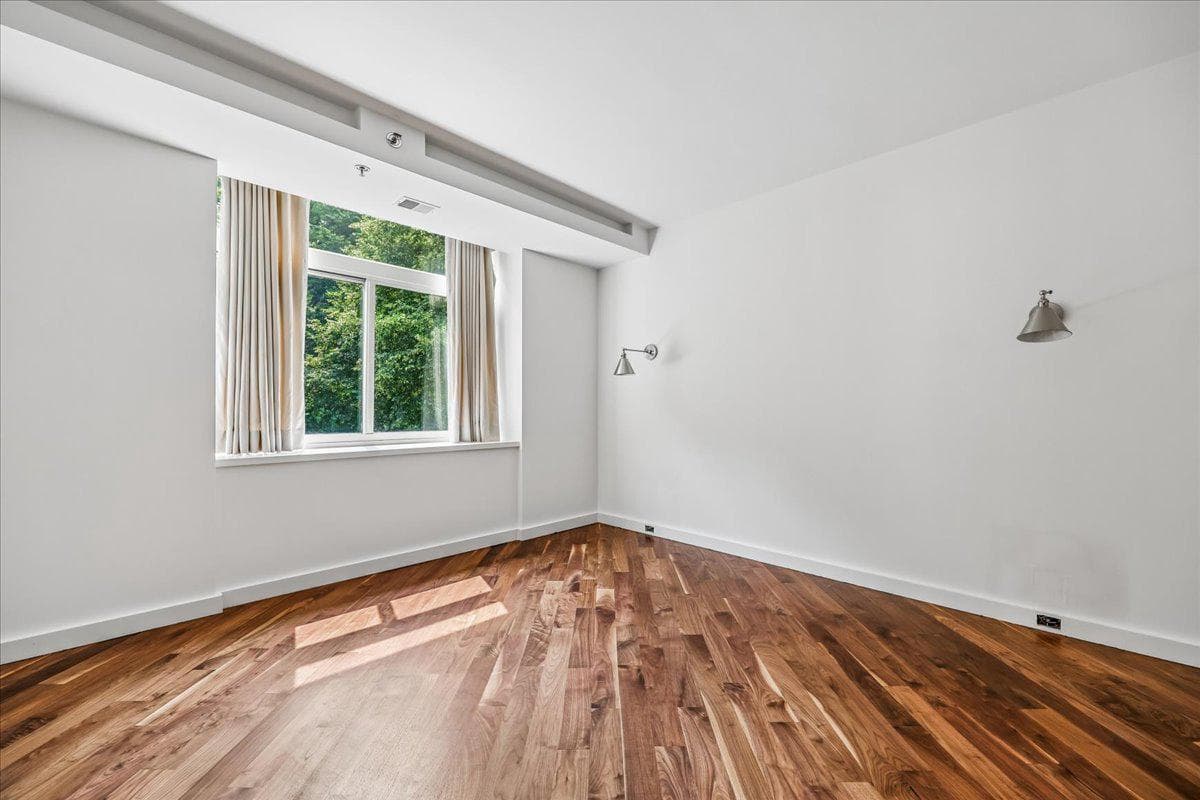5610 Wisconsin Avenue #103 photo 32
