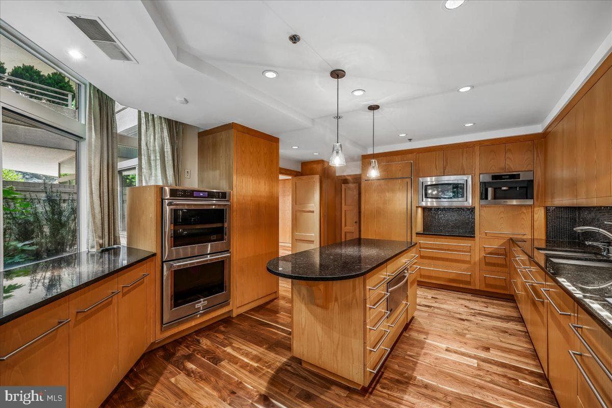 5610 Wisconsin Avenue #103 photo 9