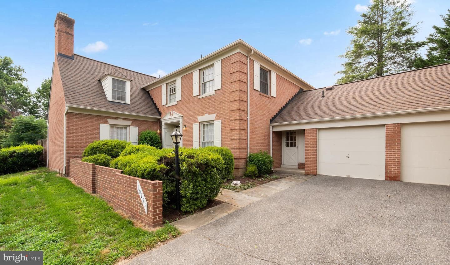 10253 Gainsborough, Potomac