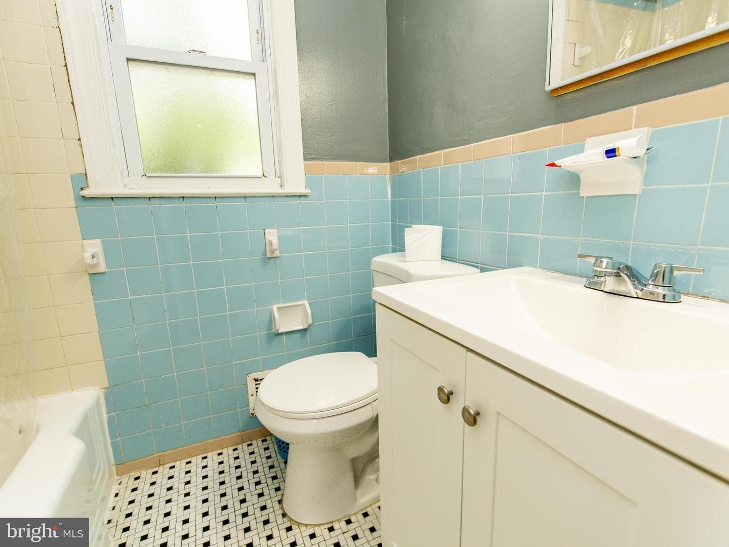 12124 Livingston Street photo 20
