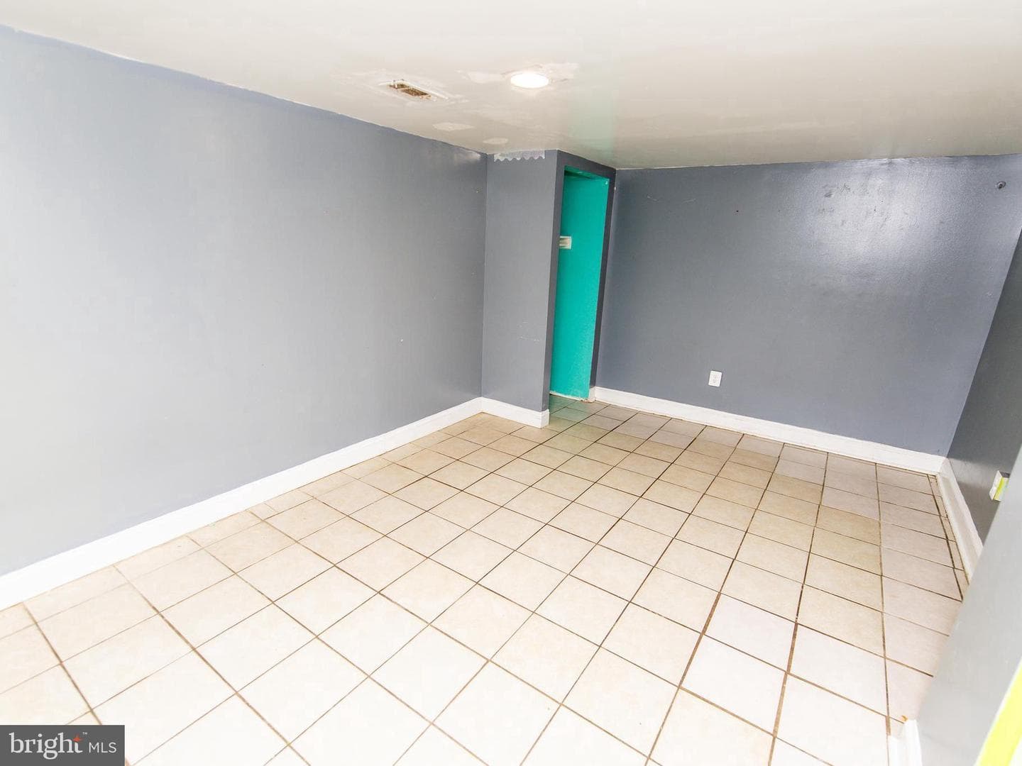 12124 Livingston Street photo 34