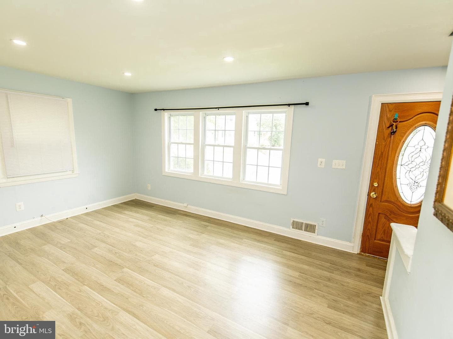12124 Livingston Street photo 7