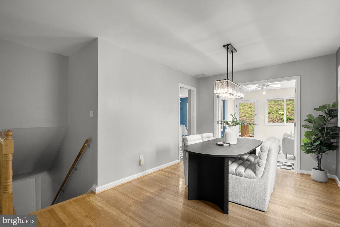 822 Loxford Terrace photo 9
