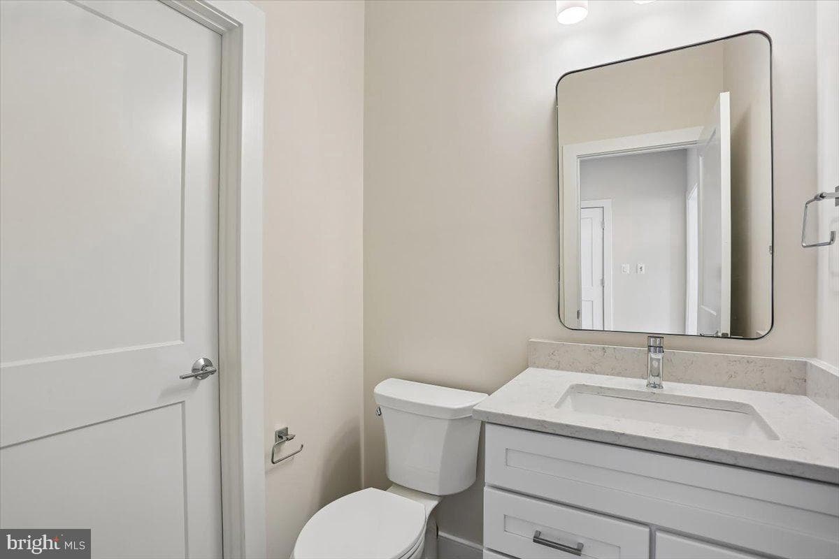 102 Allen Lane photo 13