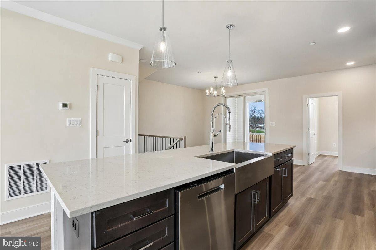 102 Allen Lane photo 20