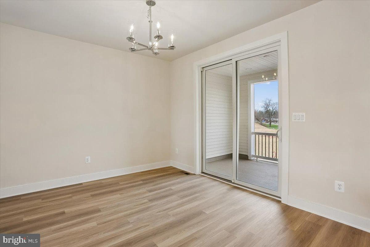 102 Allen Lane photo 23