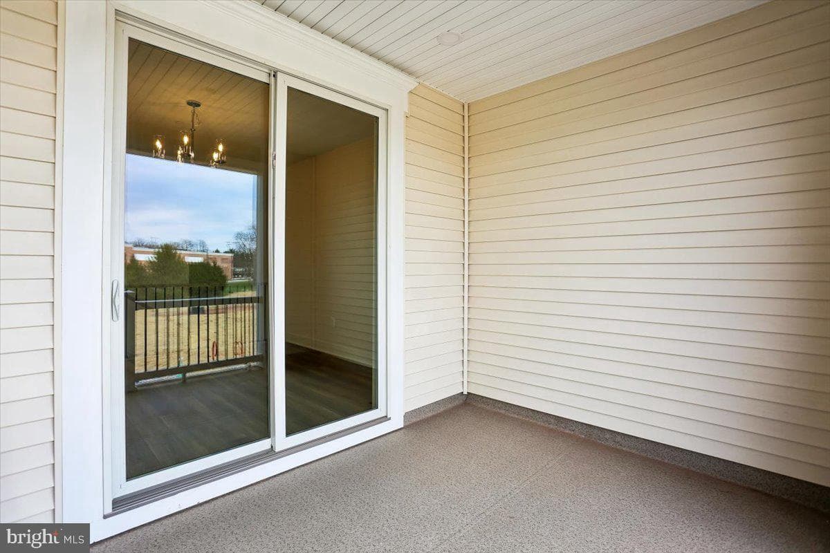 102 Allen Lane photo 31