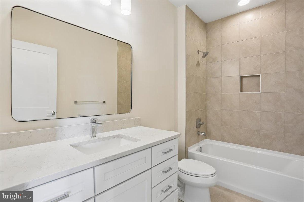 102 Allen Lane photo 48