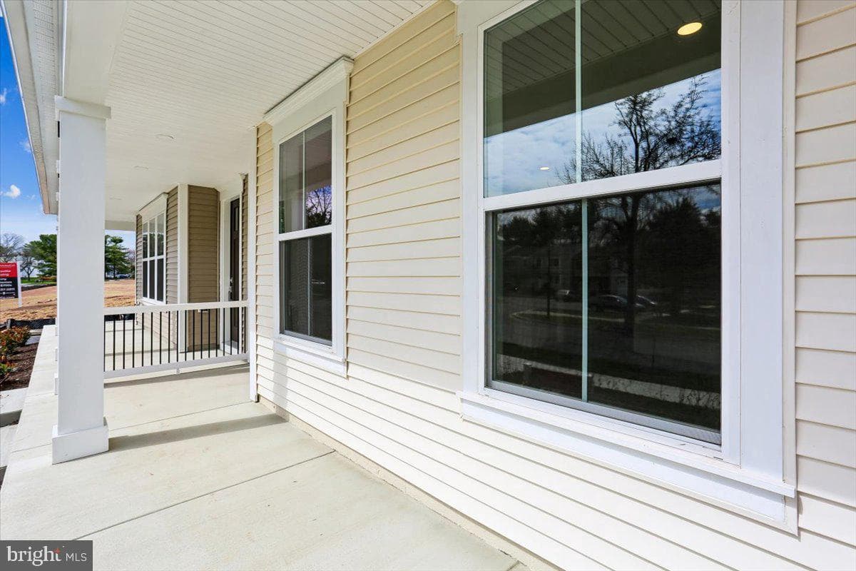 102 Allen Lane photo 5