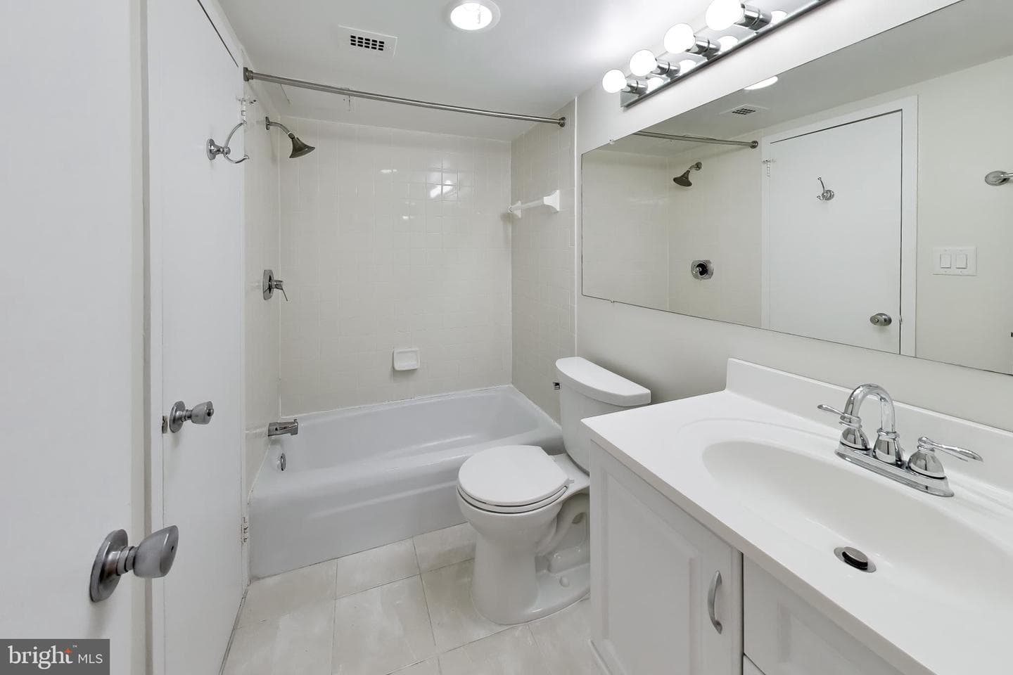 4242 East West Highway #514 photo 24