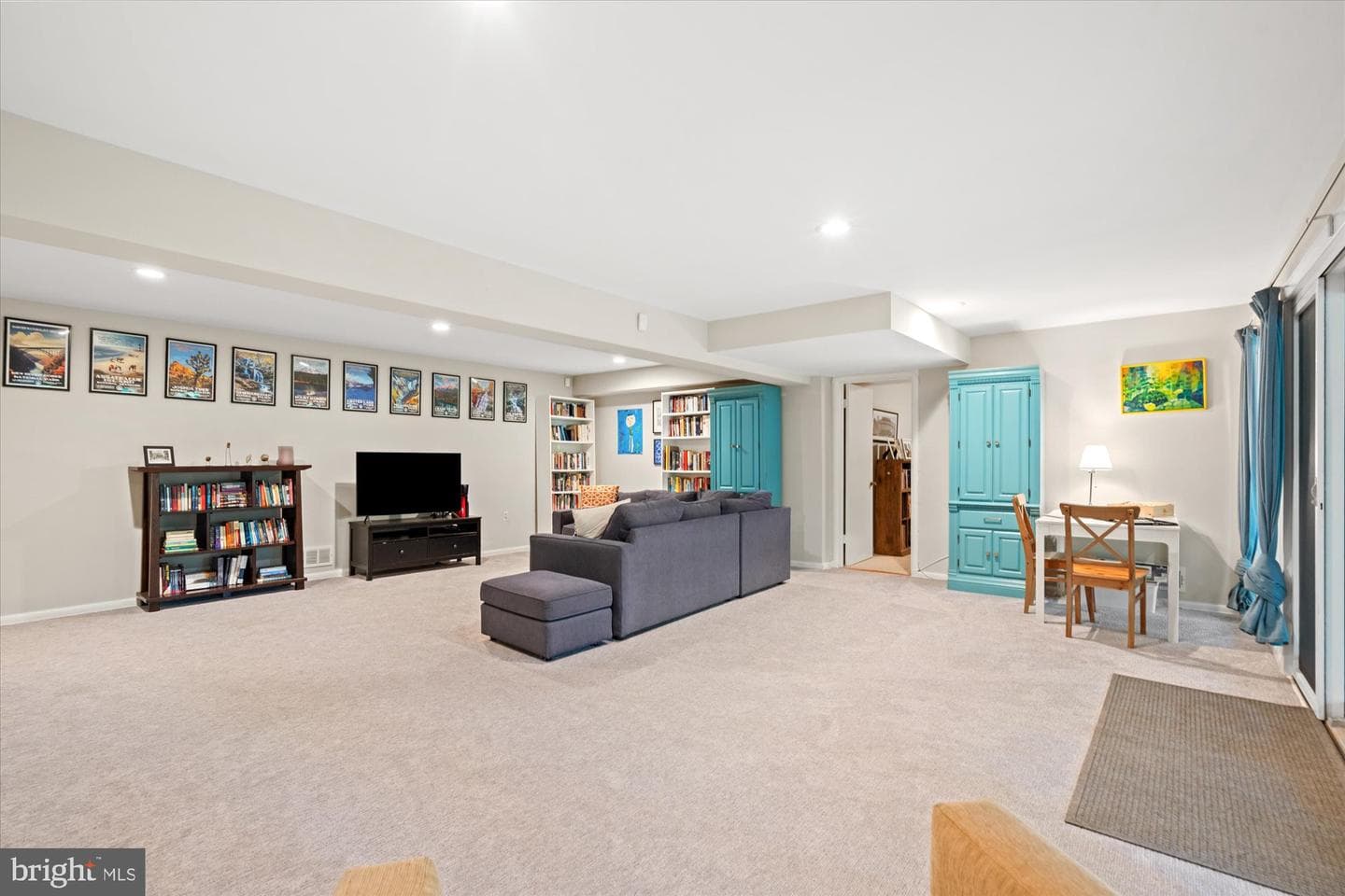 7727 Rocton Avenue photo 31
