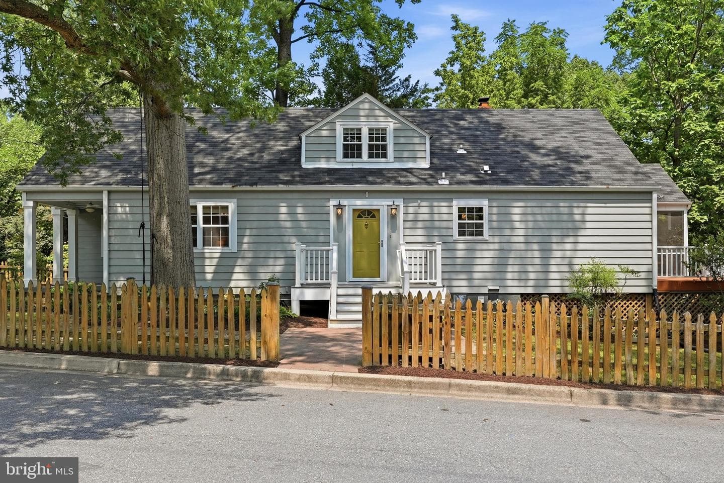 901 Davis Avenue photo 1