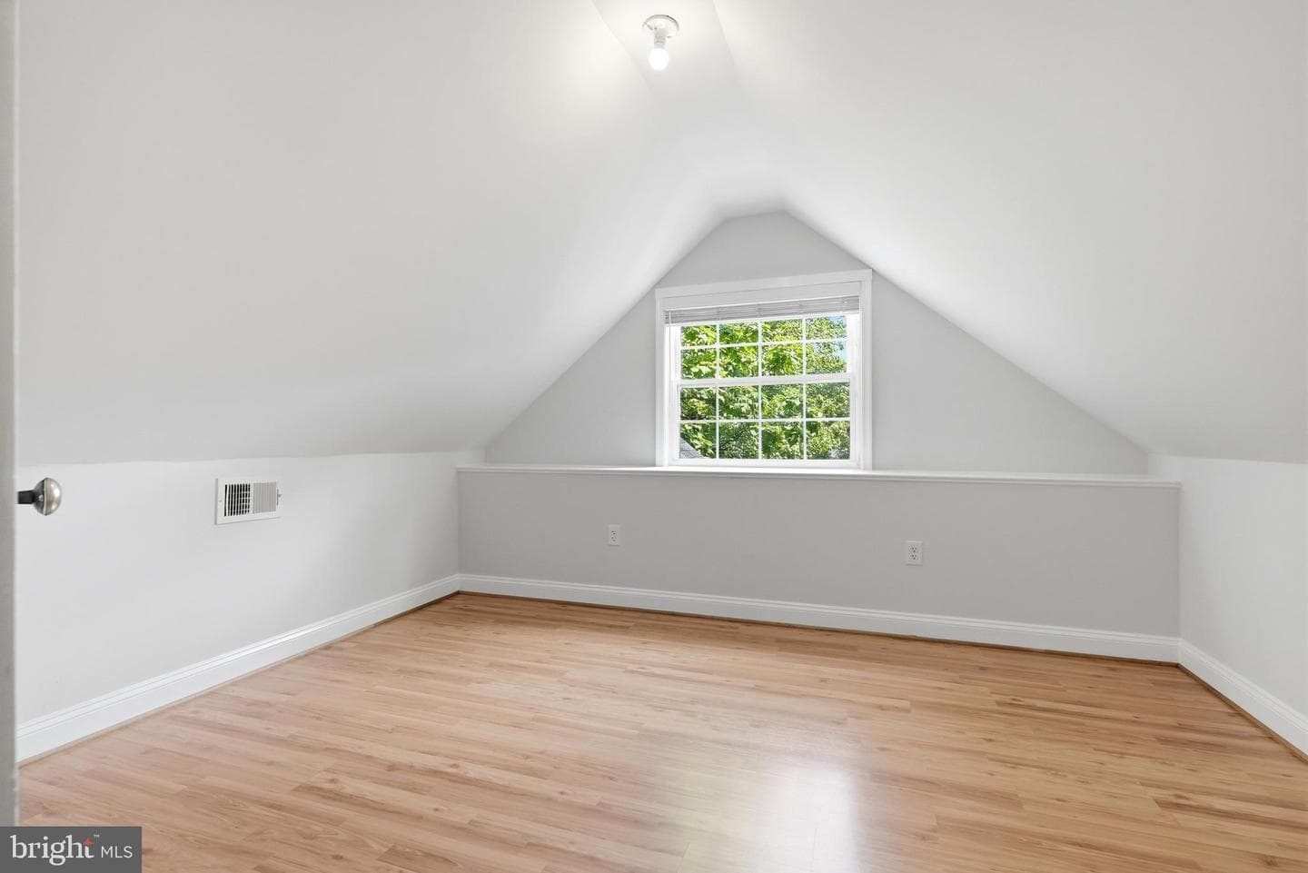 901 Davis Avenue photo 42