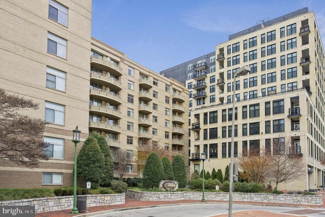 7111 Woodmont #712, Chevy Chase