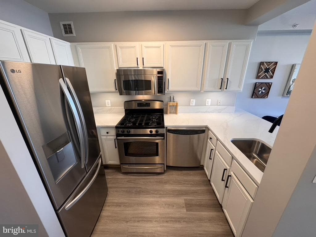 7111 Woodmont #712 photo 5