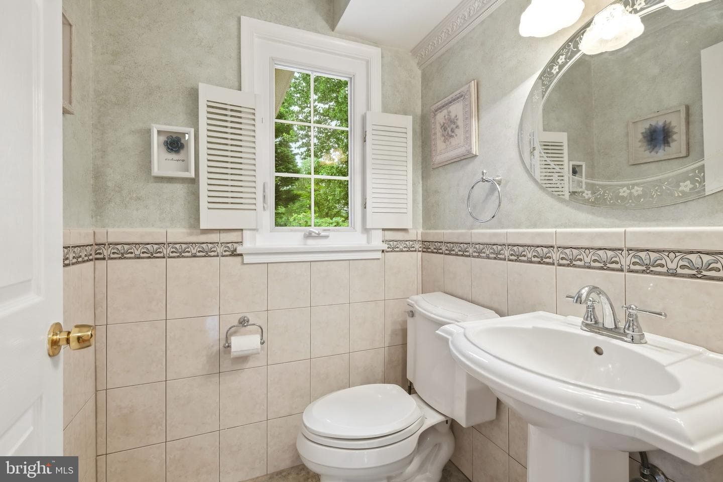 3800 Queen Mary Drive photo 20