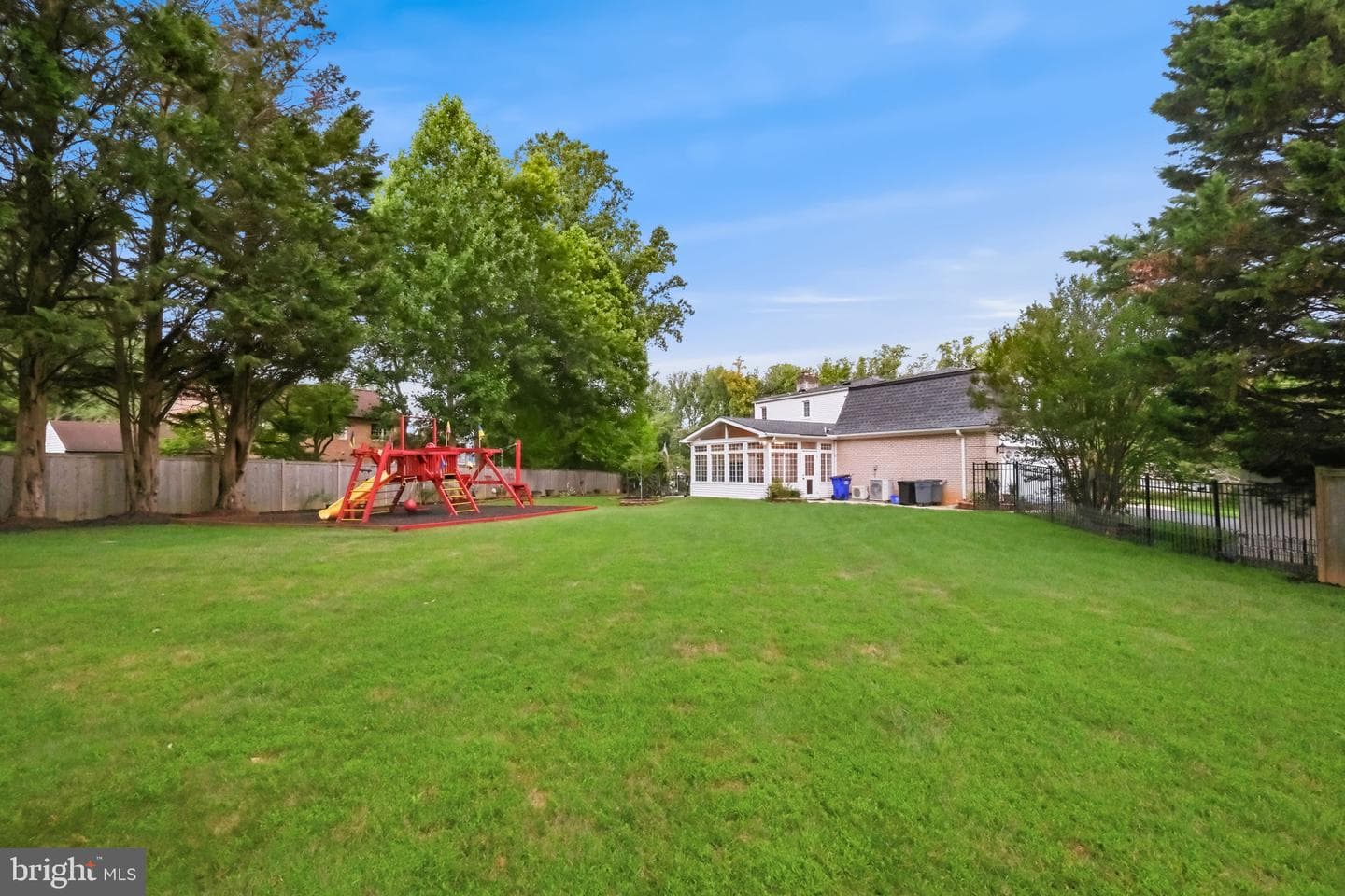 3800 Queen Mary Drive photo 3