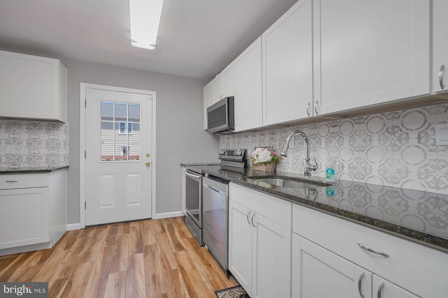 214 Pender Place photo 12