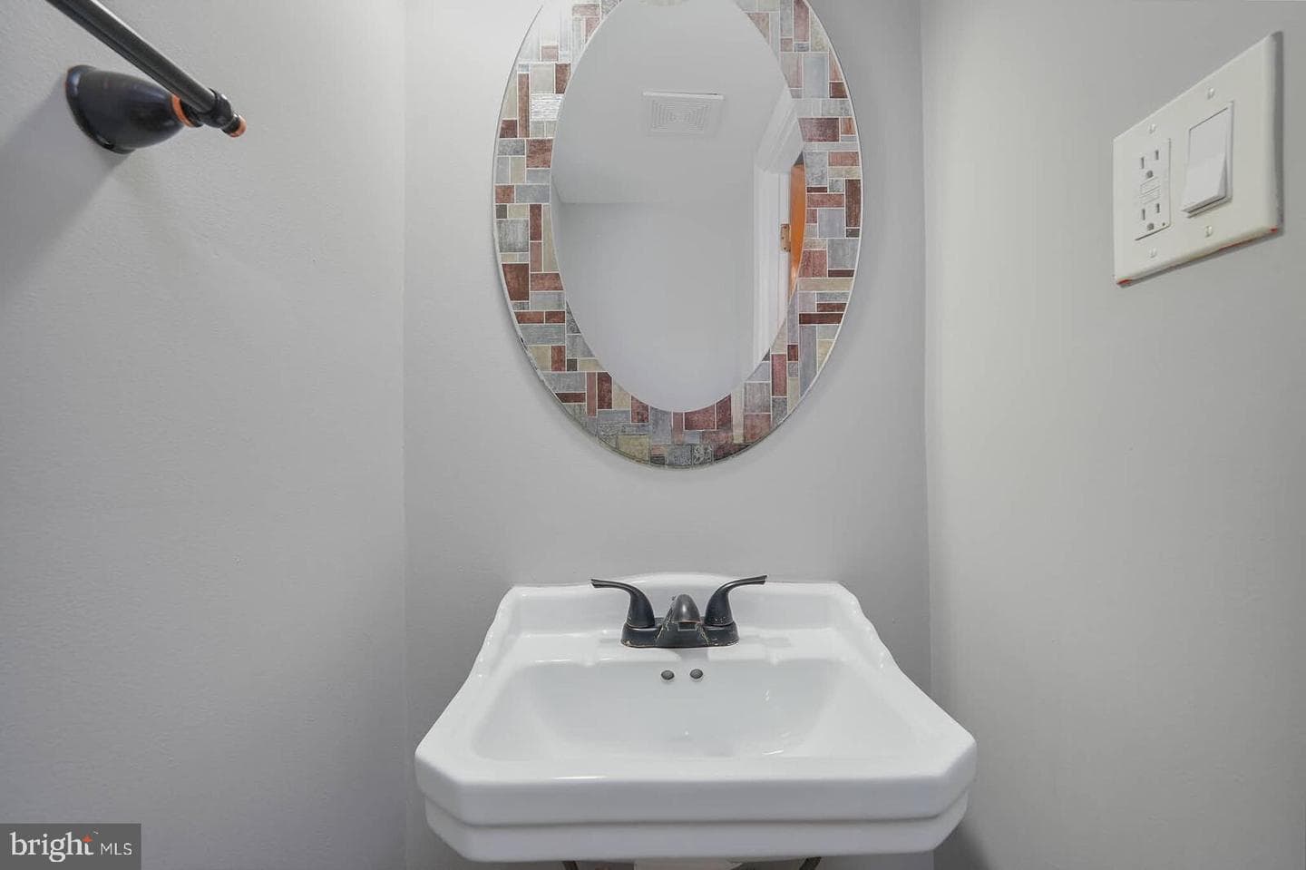 214 Pender Place photo 13