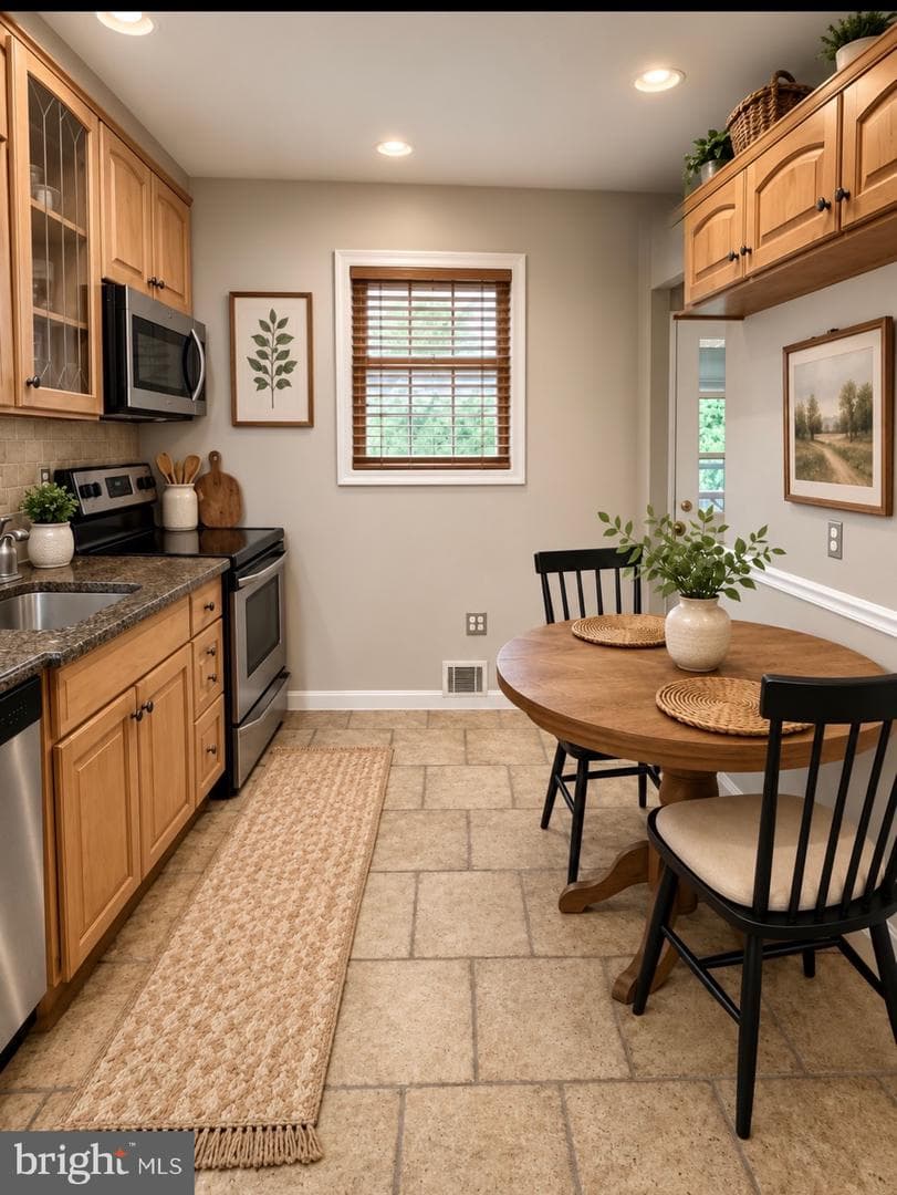 1202 Dennis Avenue photo 12
