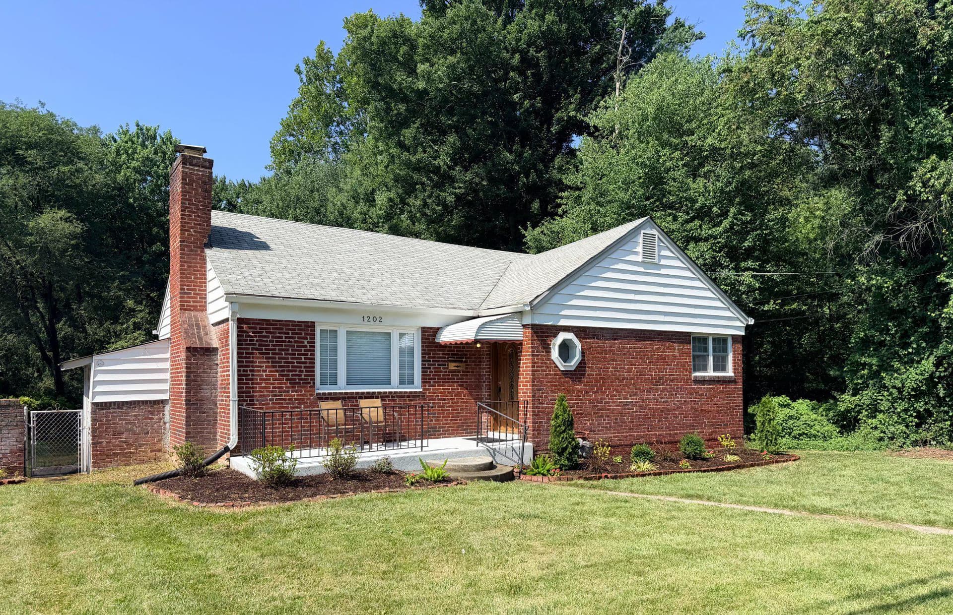 1202 Dennis Avenue photo 2