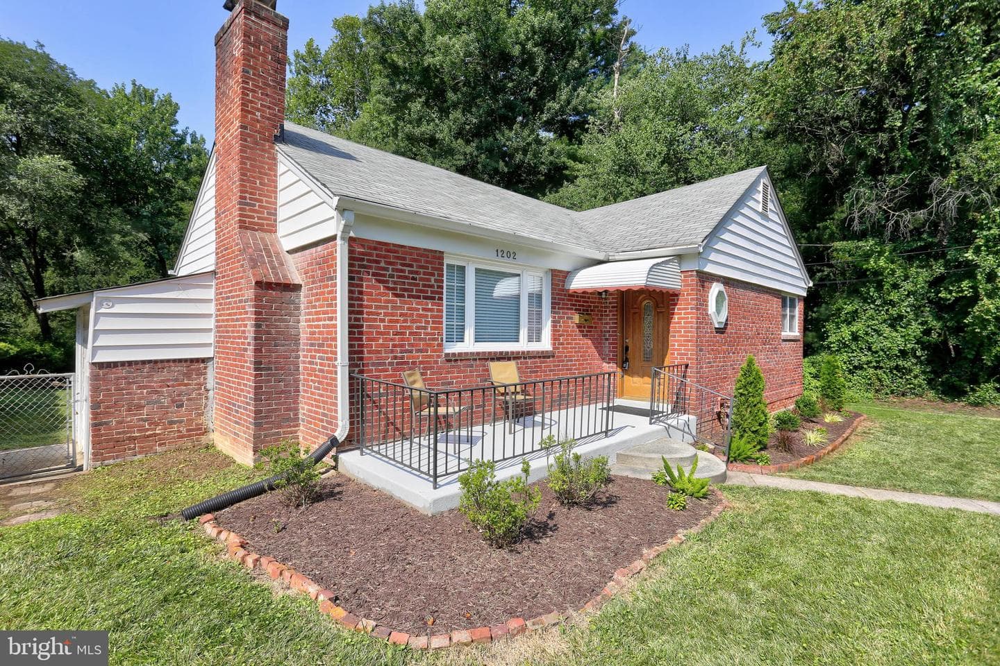 1202 Dennis Avenue photo 3