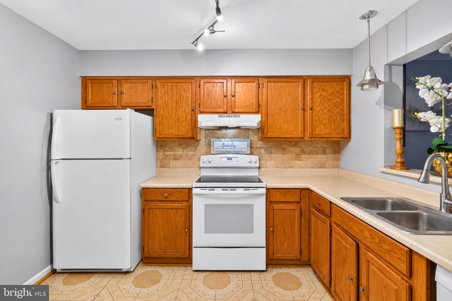 19704 Teakwood Circle #74 photo 3