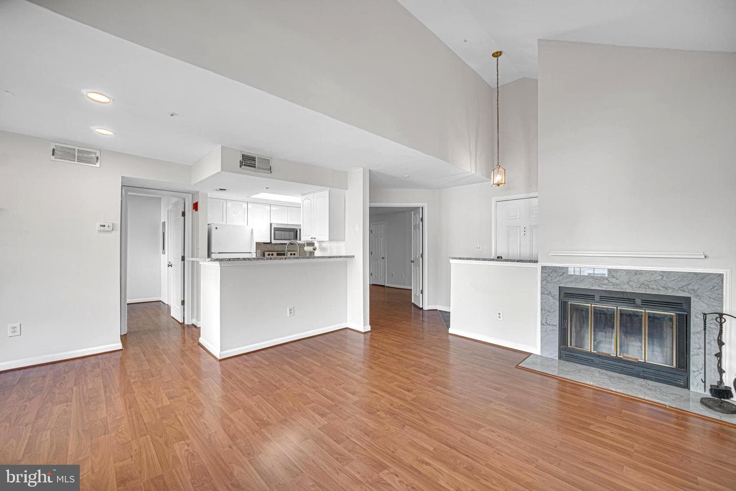 907 Hillside Lake Terrace #512 photo 3