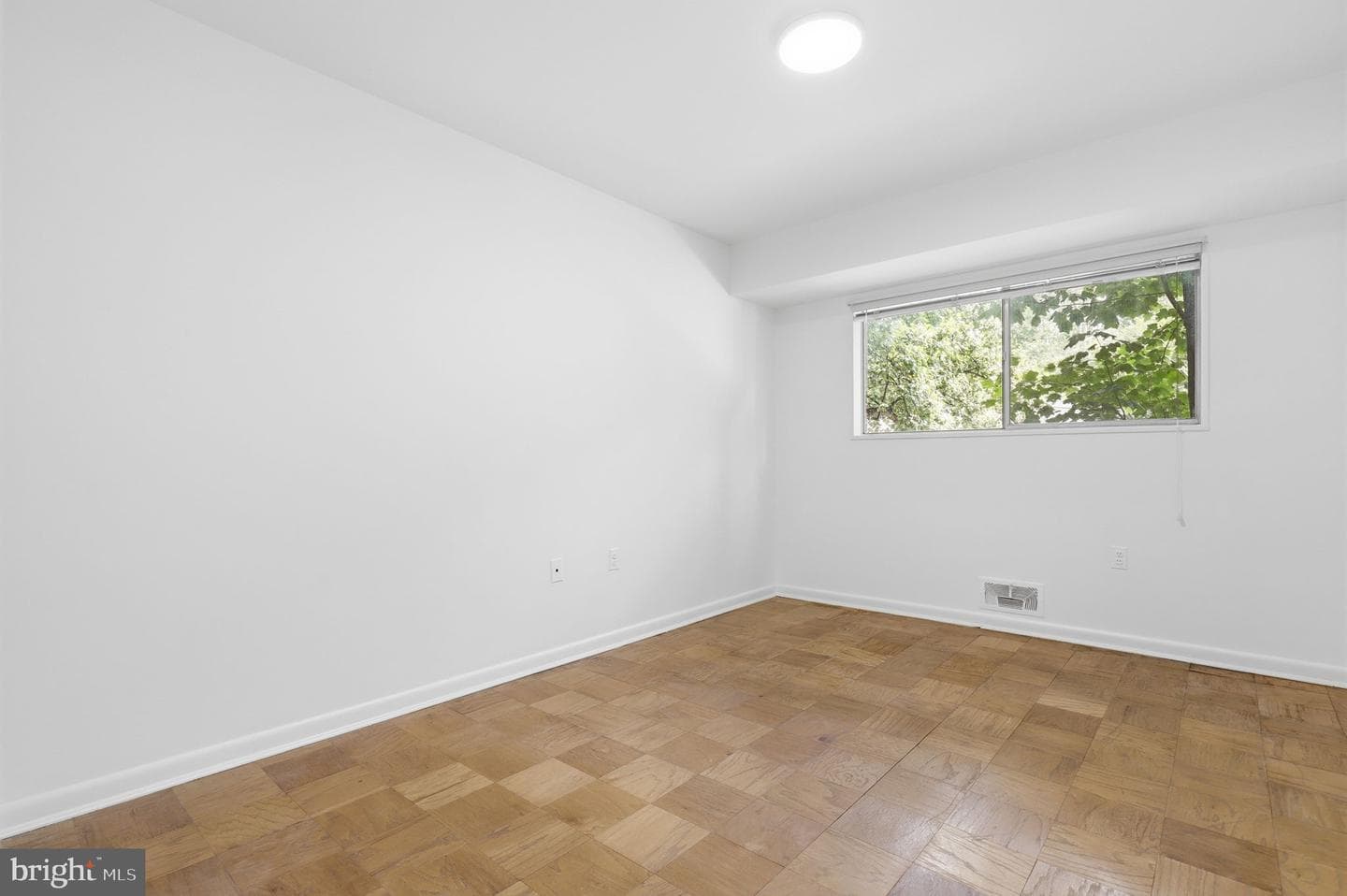 10626 Weymouth Street #101 photo 13
