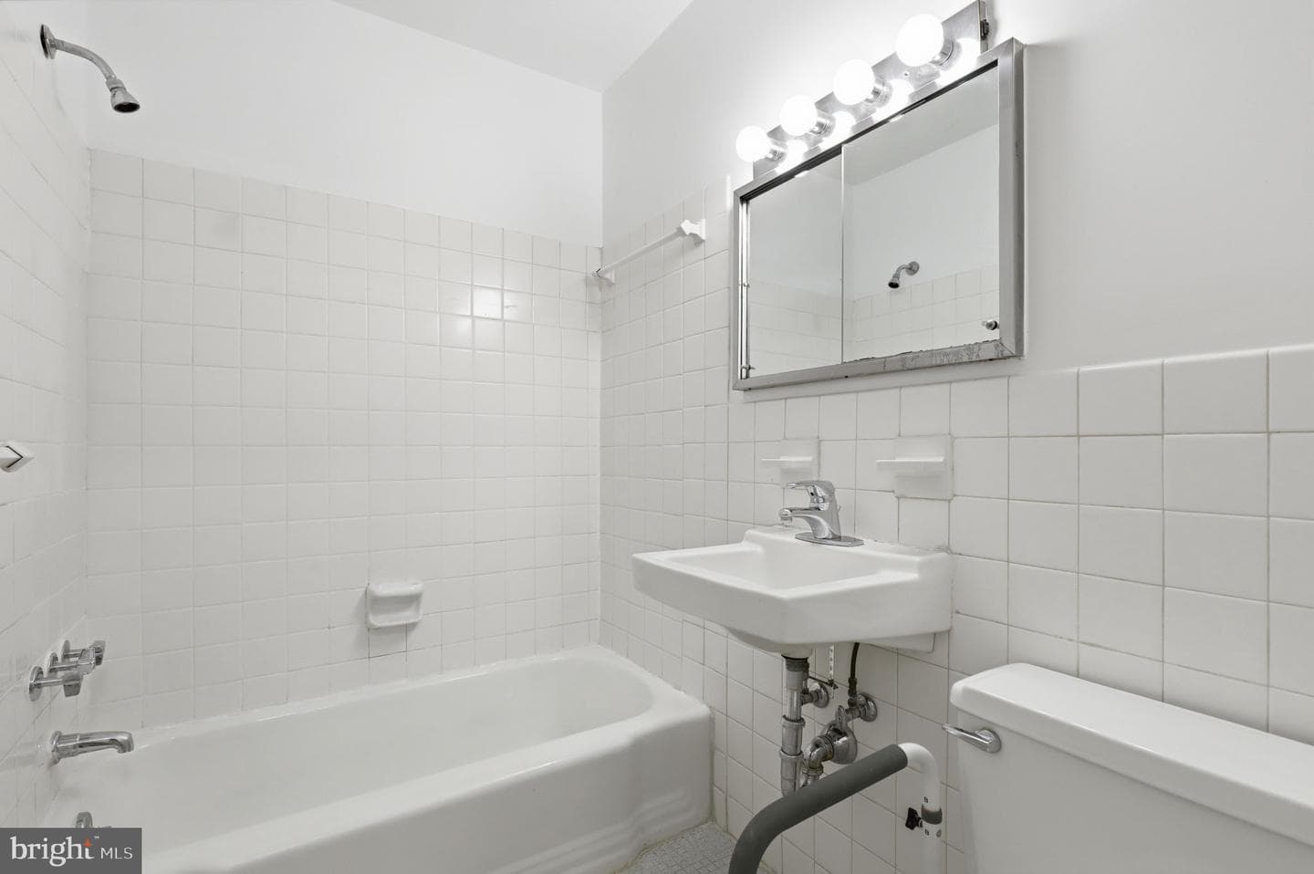 10626 Weymouth Street #101 photo 14